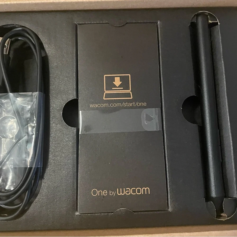 One by Wacom Digital Drawing Tablet Pen Pad - Small - Picture 10 of 10